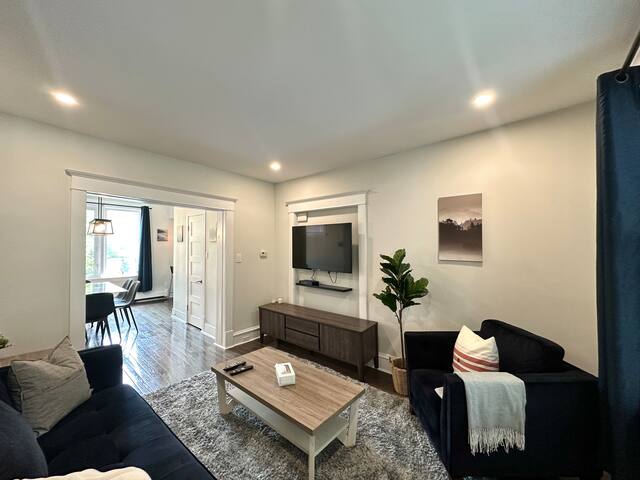 Spacious 5 Bedroom Home | Yard + Parking gallery image 2