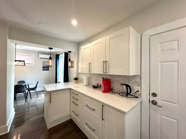 Spacious 5 Bedroom Home | Yard + Parking gallery image 4