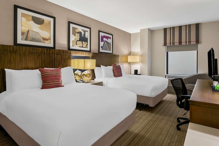 Enjoy Baltimore's Best From A Chic Downtown Room - Baltimore, MD