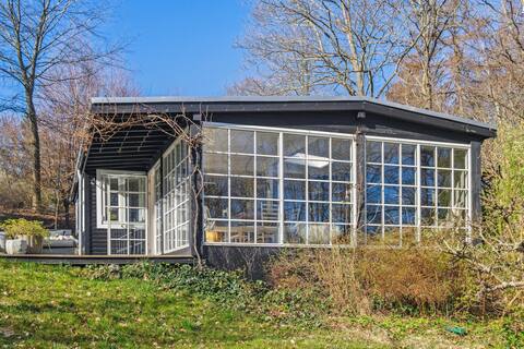 Perfect family time in a closed summer cottage idyll