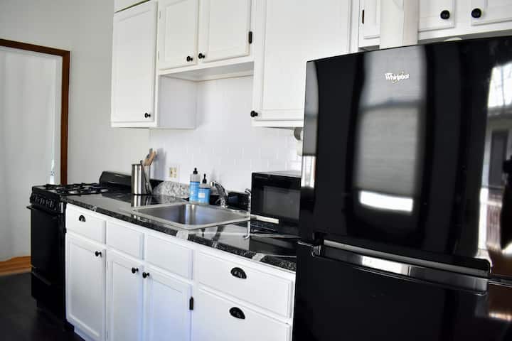 Bright & Peaceful 1br In Deering Center - Portland, ME