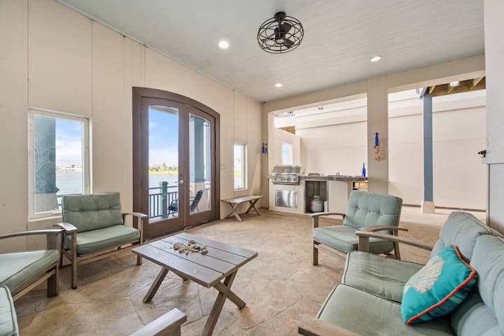 Enjoy spacious accommodations perfect for the entire group, with stunning views and endless activities nearby.