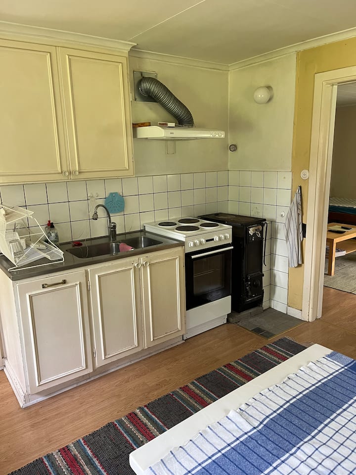 Parstuga Vid Sjö För 5 Gäster. Högra Delen Av Hus - Askersund