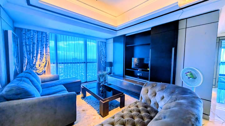 Panoramic 57th Floor Sky Suite & Private Lift @Tp - Gresik