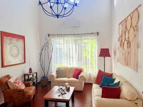 Top Airbnb: Beautiful, central and spacious, super garden. RENT A CAR in Supermanzana 6