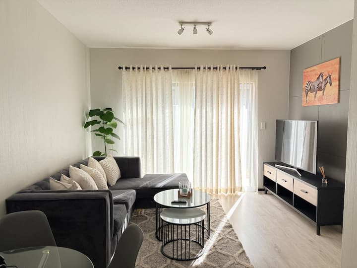 2 Bedroom Oasis With Pool - Lanseria