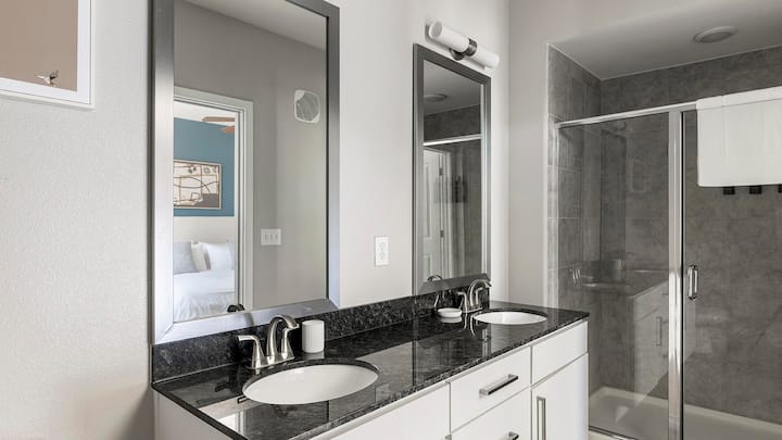 Landing | Stunning 1bd, Game Room, Pool - Allen, TX