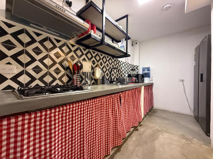 Habitación Con Terraza Y Baño, Centro De Neiva - Neiva