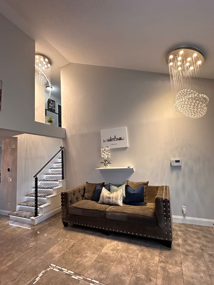 Modern Luxe Getaway - Bennington, NE