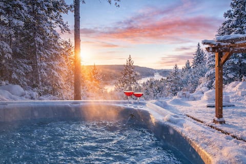 Ski|Views|Boat|Golf|Games|Jacuzzi|Sauna|Playground