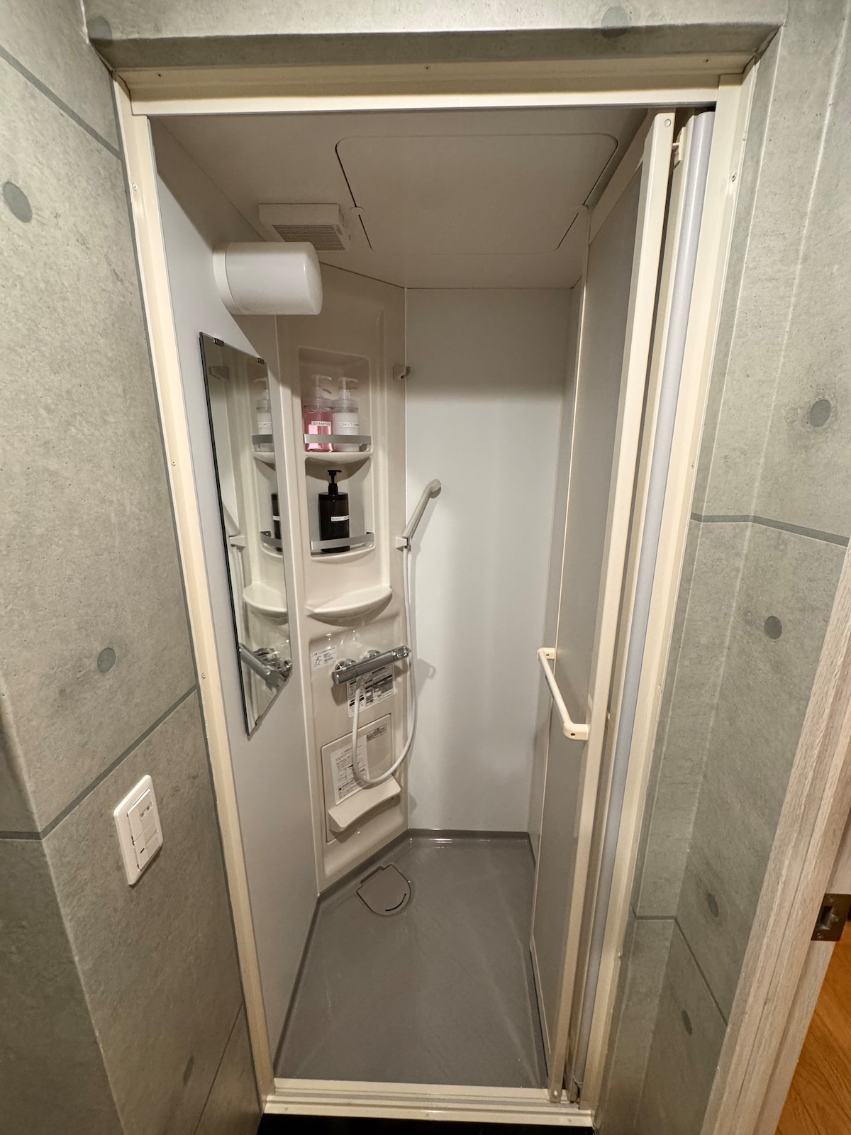 セミダブルベッド１台・最大２名・１２㎡・木場駅から徒歩９分・Wi-Fi・好立地・江東区・飲食店多数 - 借りられる一軒家 - 江東区、東京都、日本 -  Airbnb