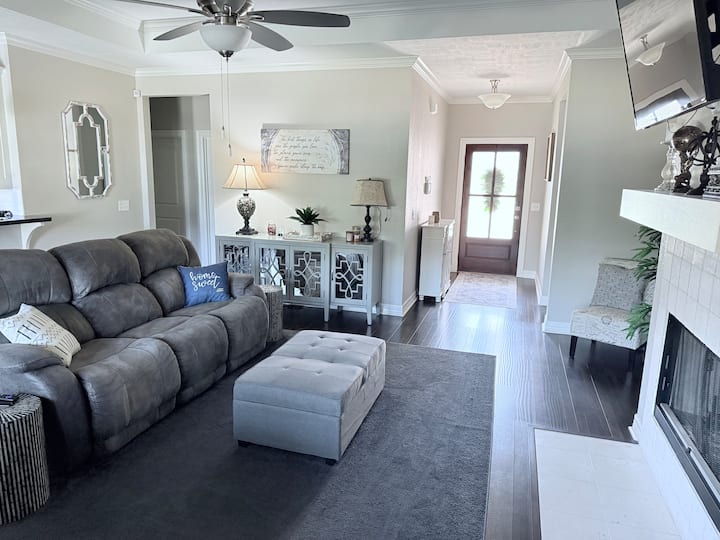 Mandy’s Oasis, Private Bedroom 2 - Beaumont, TX