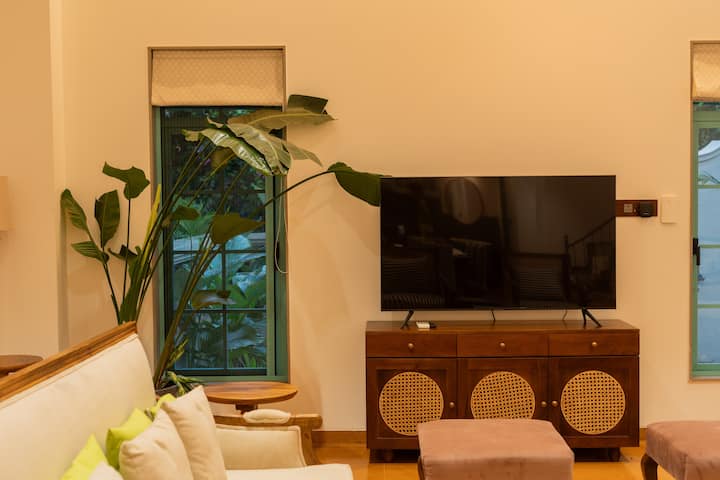 Living room image 7