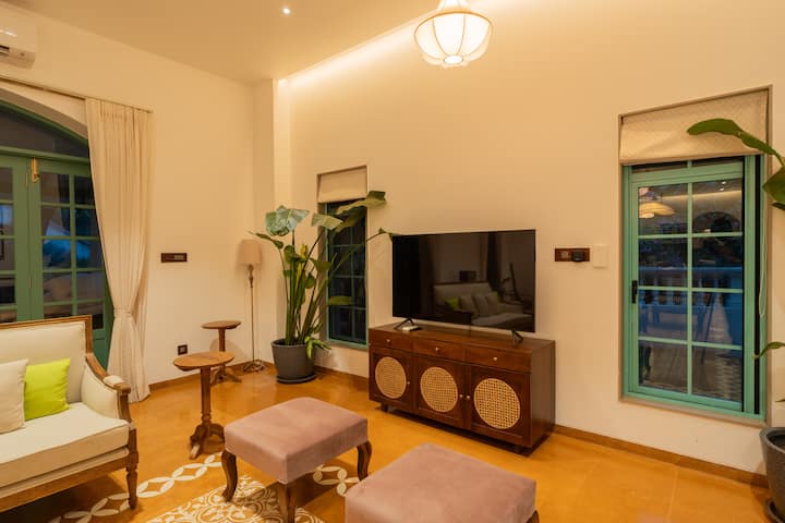 Living room image 8