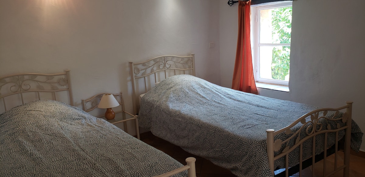 На входа на вилата Graine d'Étoiles 