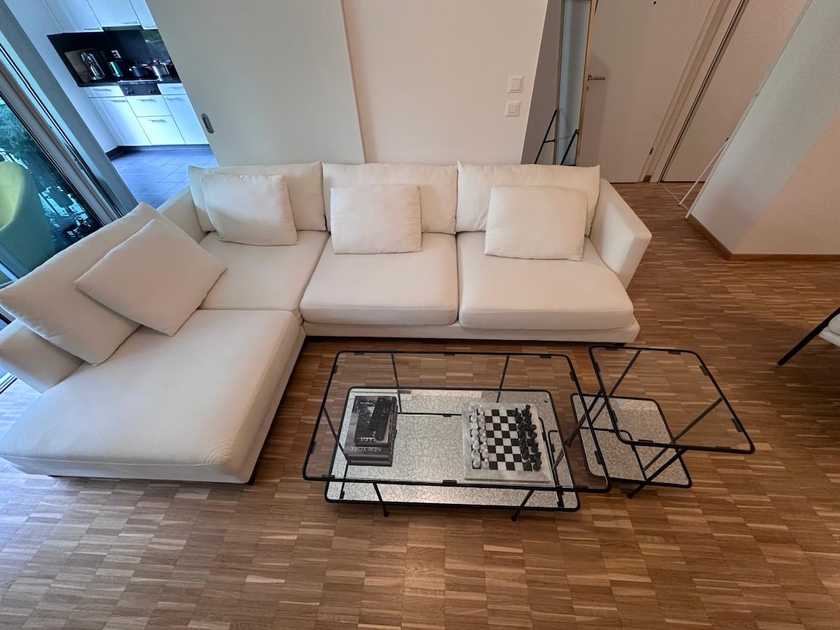 Top Airbnb: Elegant & Bright 2BR in the heart of the city in Champel