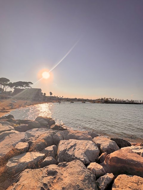 Top Airbnb: Cozy 1-bedroom apartment with exterior, near the sea in Fréjus