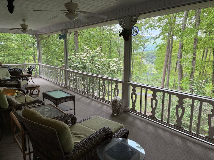 Private Casual Upstairs Tree House Re-treat Relax. - Young Harris, GA