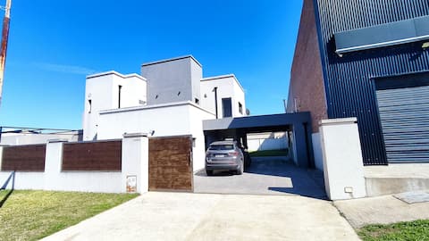 "Spacious and modern" house in Funes