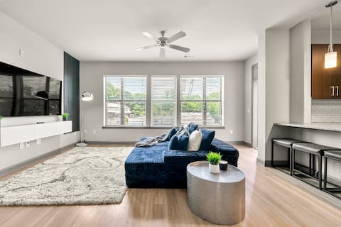 Popular Airbnb listing: 2Br/2Ba West Midtown/Atlantic Station Free Parking in Atlantic Station