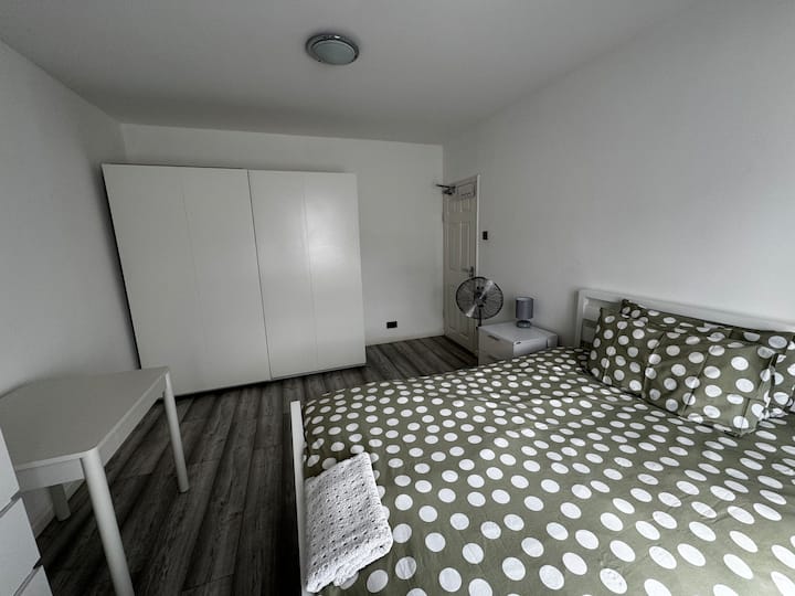 Private Room - Easy C2c Access - Dagenham