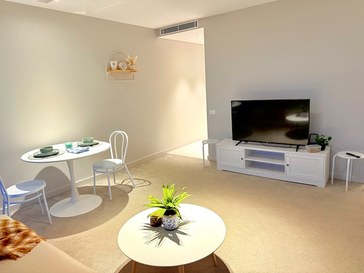 Lake View 1bed With Car Parking Walk To Westfield - Canberra