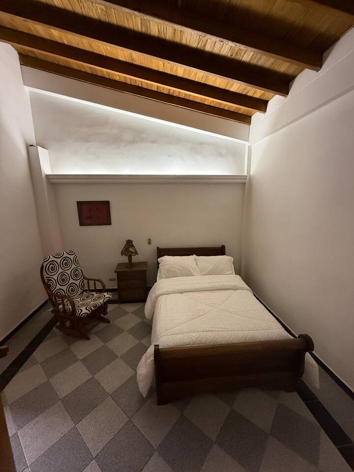 Bonito Apartamento Duplex En Ed. Girasoles - Medellín