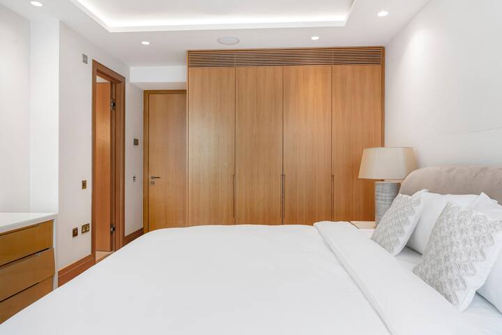 BRAND NEW 3 bedroom luxury flat in Mayfair with AC