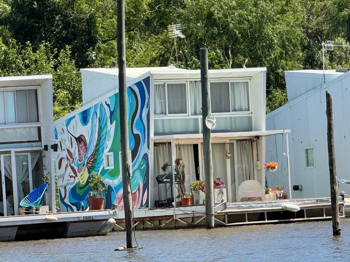 Casa sobre el agua con terraza