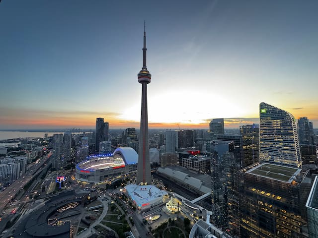 Magnificent CN Tower & City Views 2BR Condo