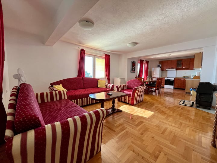 Villa Serenity 2br Lakeview Holiday Escape - Lago Ohrid