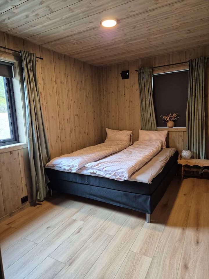 เตียงกว้าง 180 ซม.