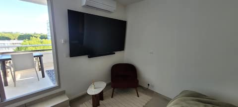 Airbnb performant: One-bedroom apartment, Air conditioning, 195 cm TV, Canal+, 160 cm bed, Wi-Fi, 300 m from the beach à La Grande Motte