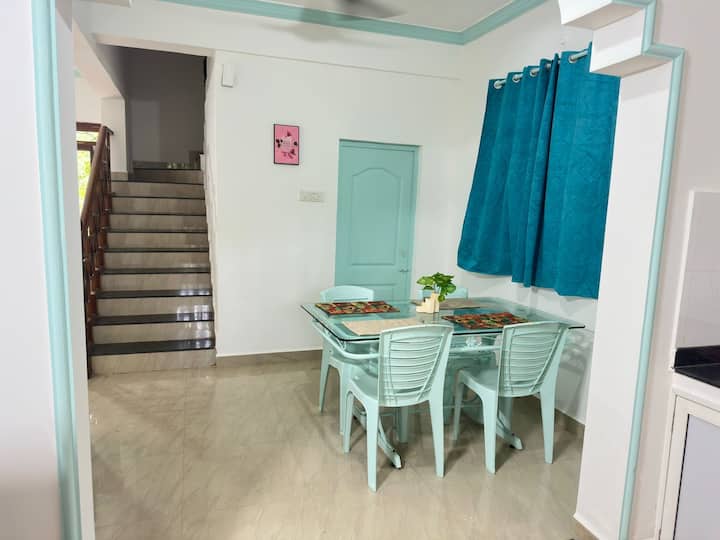 Dining area image 1