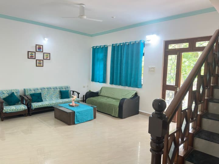 Living room image 3