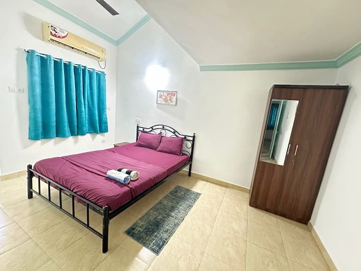 Bedroom 1 image 2