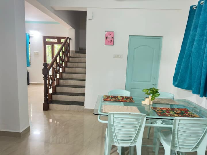 Dining area image 3
