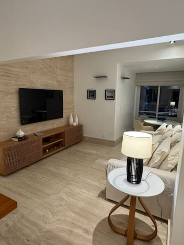 Alto padrão a 150m da praia do Leblon