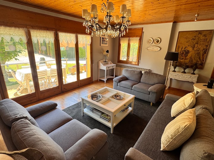 Familievriendelijke Finca Met Pool & Speelhal - 6p - Igualada