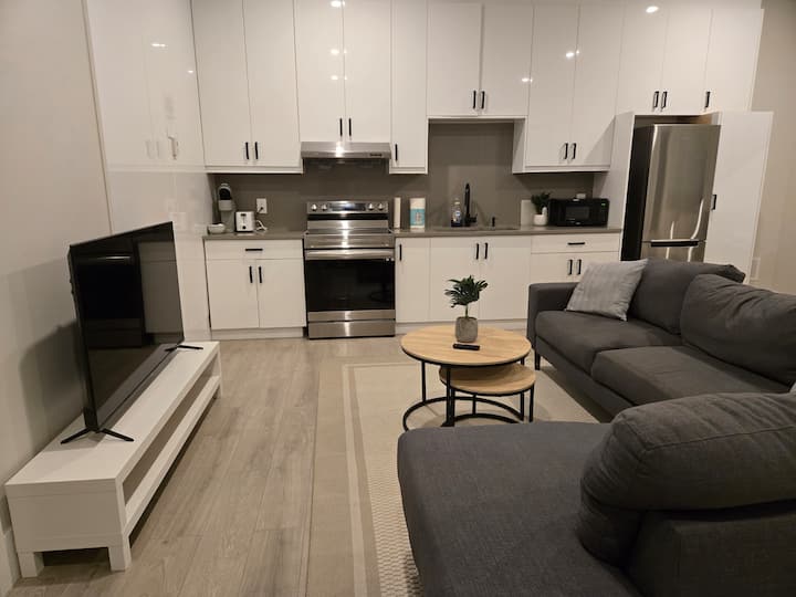 Luxurious Private Studio - Abbotsford