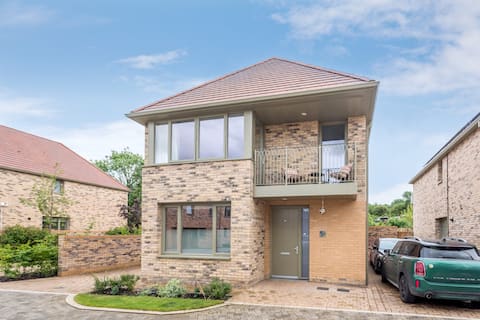Spacious Family Home with Garden & Parking