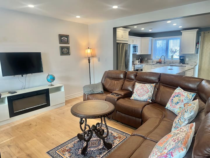 Modern Harbourview Home | Clean•Spacious•Parking