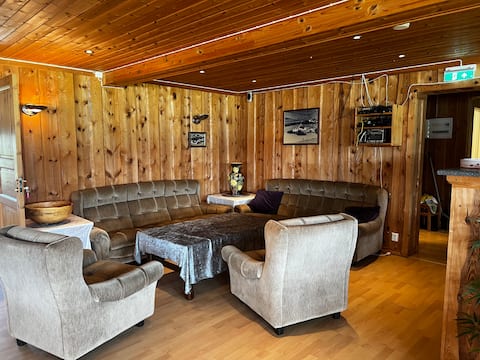 Top performing Airbnb: Families on a trip together, sports teams, commuters. in Sola