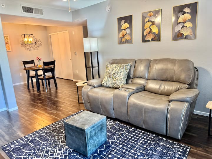 Modern Gated Condo W/pool & Gym - Henderson, NV