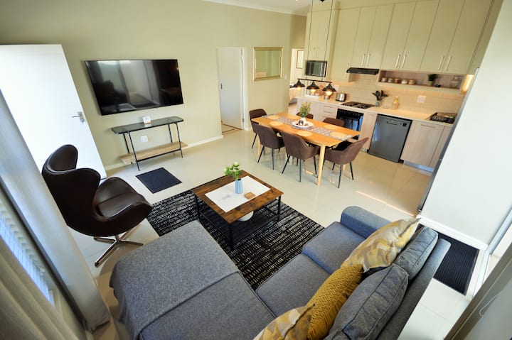 Montbleu 3 Bed 3 Bath House In 24/7 Secure Estate - 斯泰倫博斯