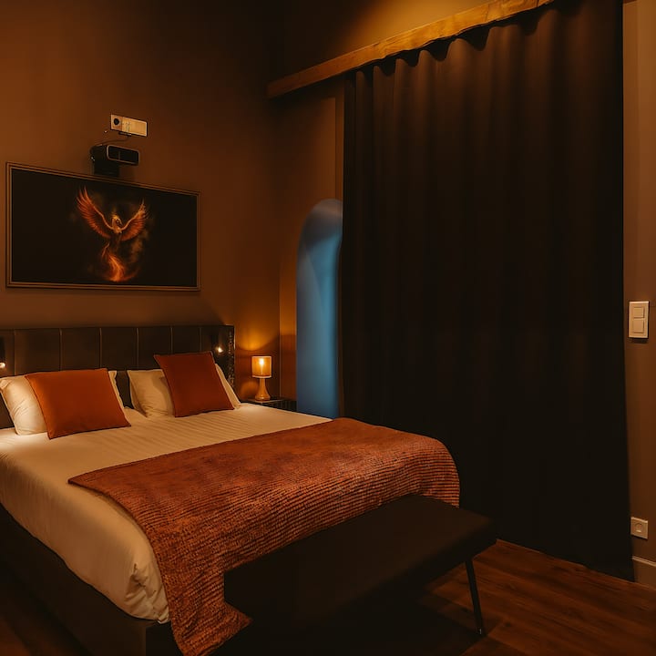 Нурнете во елегантна и смирувачка атмосфера – помеѓу мекоста, топлината и префинетоста, оваа соба ве поканува на апсолутен одмор и бегство.