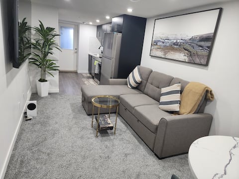 Top Airbnb: Exquisite 2BR Suite/Near Airport/HWY/High Str. Mkt in Cornerstone