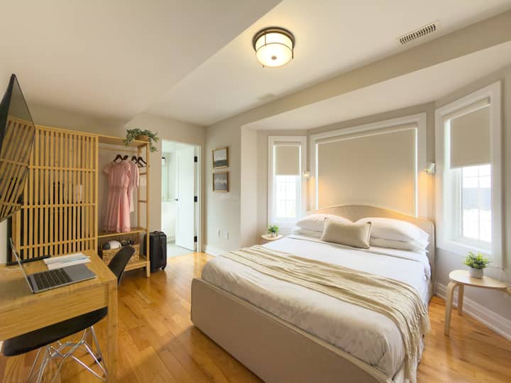 Corner Ensuite Room | 2 Subway Stations Nearby - Vaughan