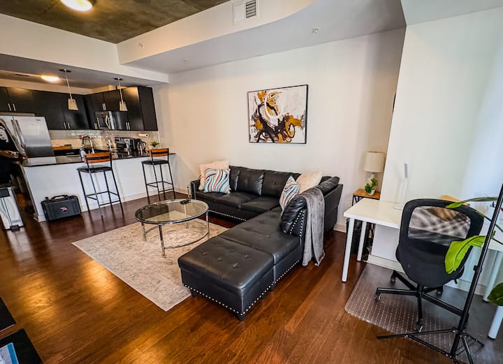 Midtown City Escape With Parking - Atlanta, GA