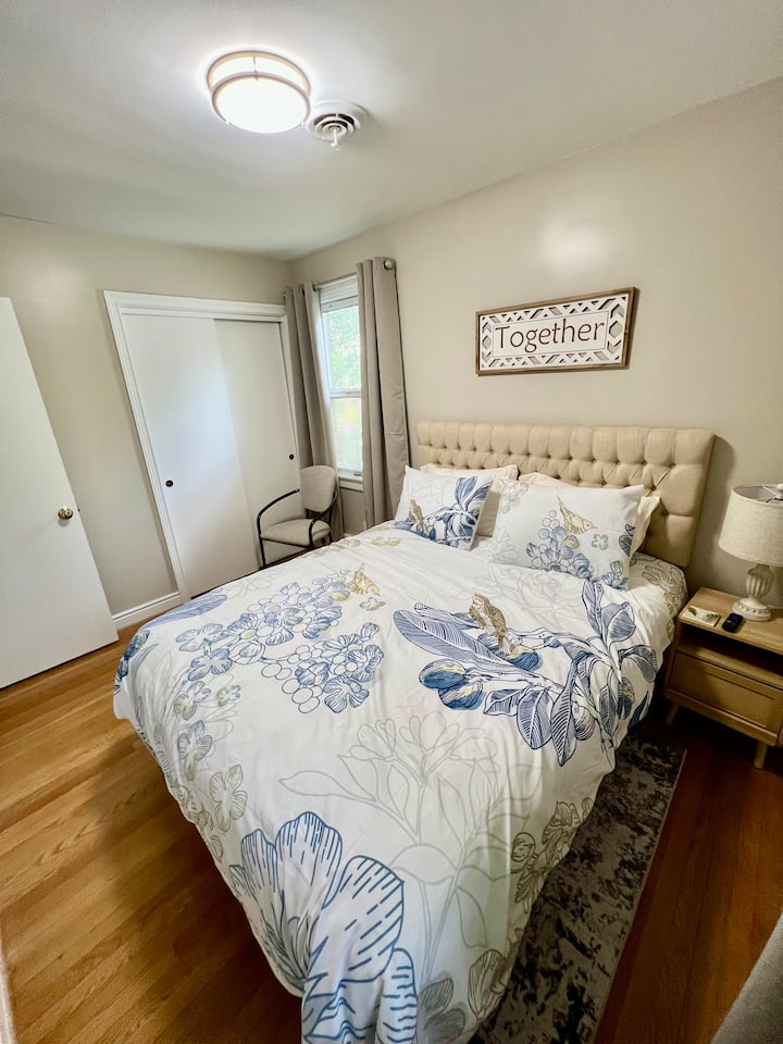 ห้องนอนเตียงควีน 